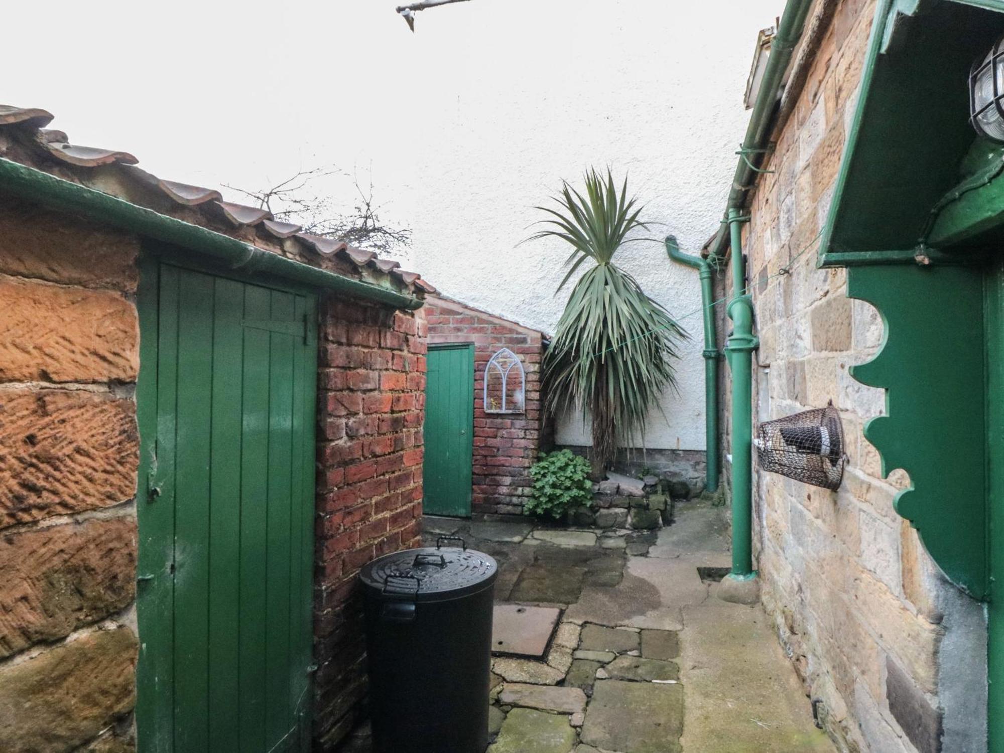 Newton Cottage Уитби Экстерьер фото